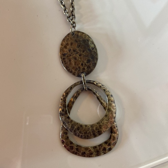 Antiqued gold adjustable necklace - Picture 2 of 3